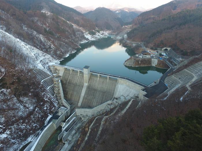 満水時の浅川ダム（試験湛水中H29年1月4日）