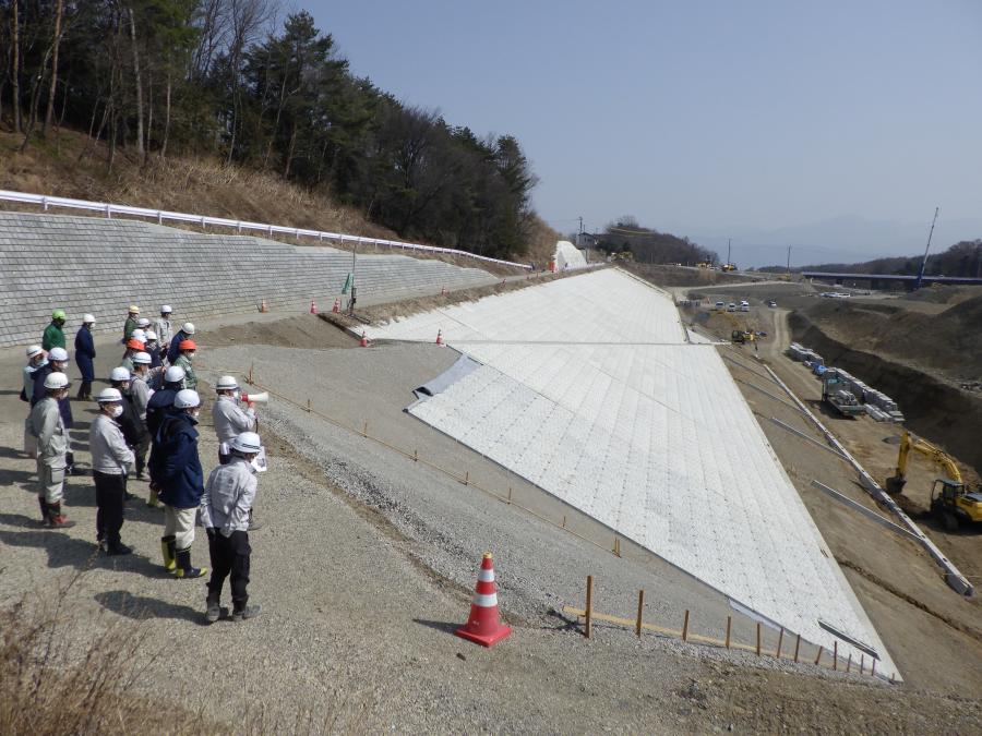 防災工事の現場見学（黒沢川調節池）