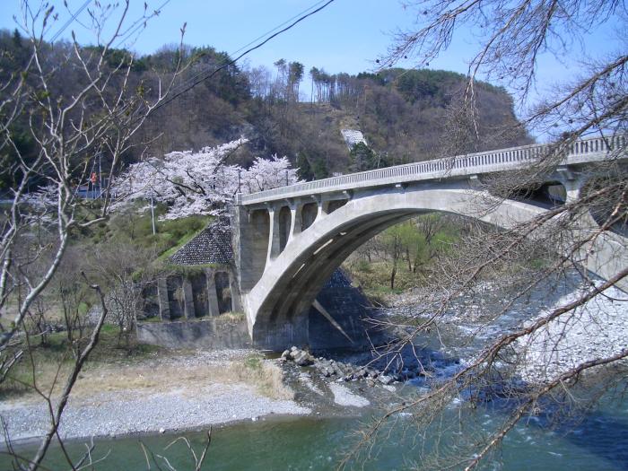 春の坂戸橋