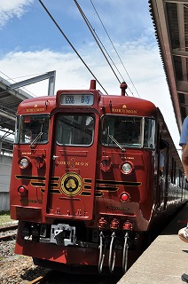 写真：観光列車ろくもん