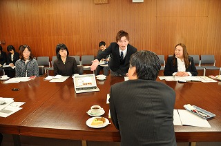 画像：県政ティーミーティングの様子