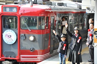 写真：しなの鉄道北しなの線出発式の様子