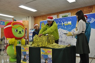 写真：抽選会の様子