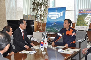 写真：韓国総領事表敬訪問