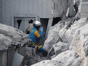 写真：長野県警の救助活動の様子