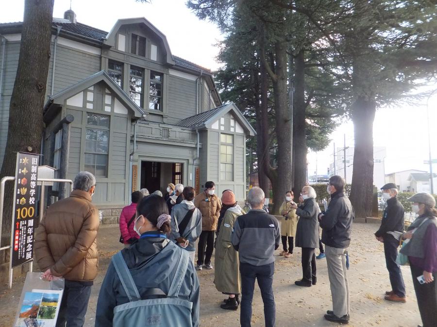 旧制松本高等学校校舎見学の様子