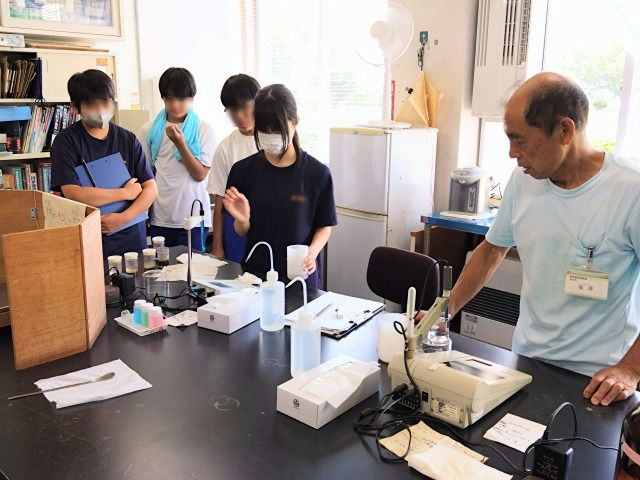 土壌分析の様子