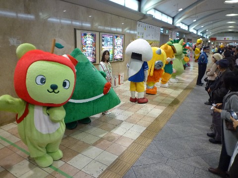 地下街で活躍するアルクマ