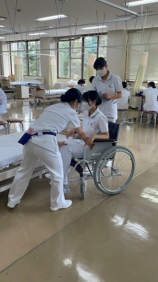 白衣1